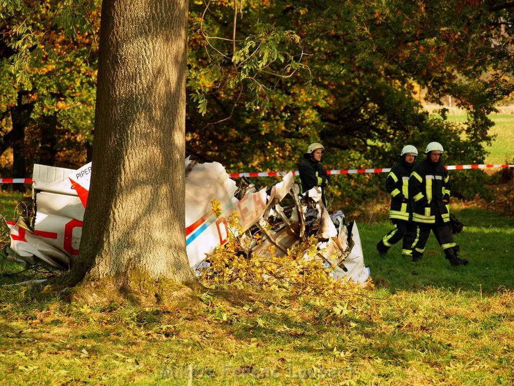 Kleinflugzeug abgestuerzt Sankt Augustin Meindorf P038.JPG